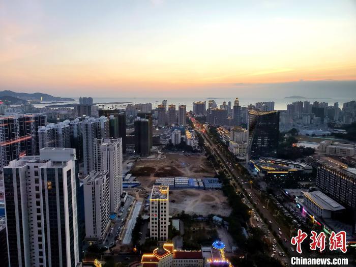 資料圖：城市一景。 王曉斌 攝