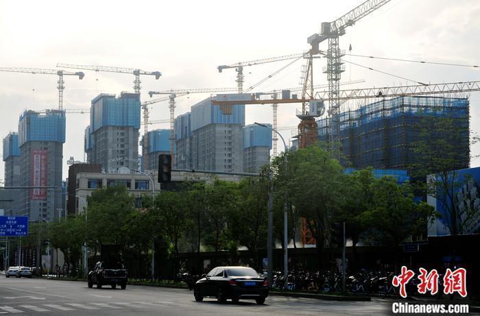 資料圖：正在建設(shè)中的房地產(chǎn)樓盤。 <a target='_blank' href='/'>中新社</a>記者 張斌 攝