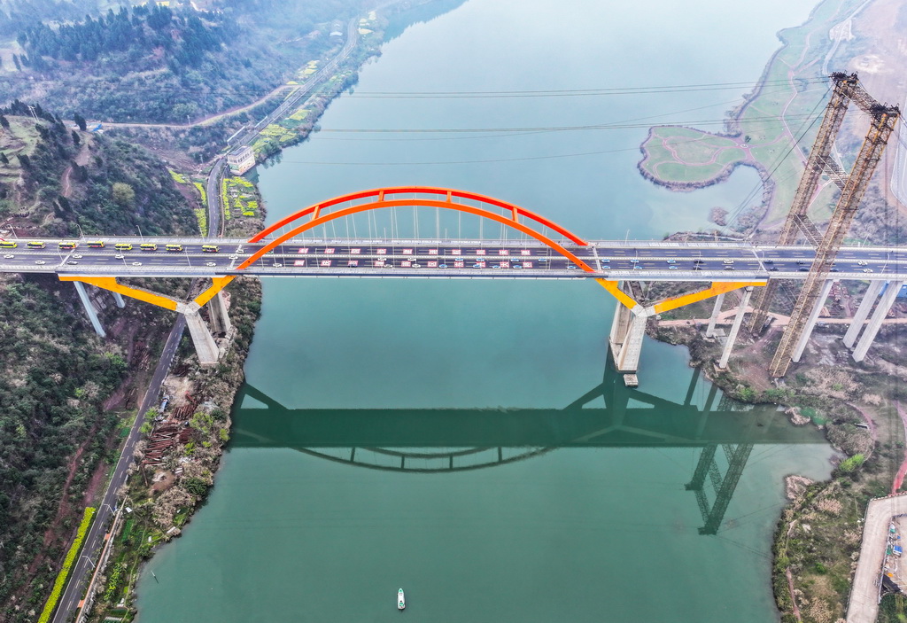 這是3月20日拍攝的重慶潼南東升大橋（無人機照片）。