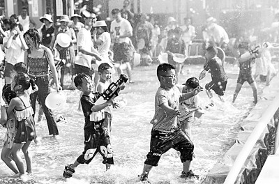 夏日“清涼經(jīng)濟(jì)”：如何增添消費(fèi)活力