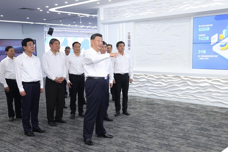 △2024年10月16日，習近平總書記在中國（福建）自由貿易試驗區廈門片區參觀自由貿易試驗區建設成果展。