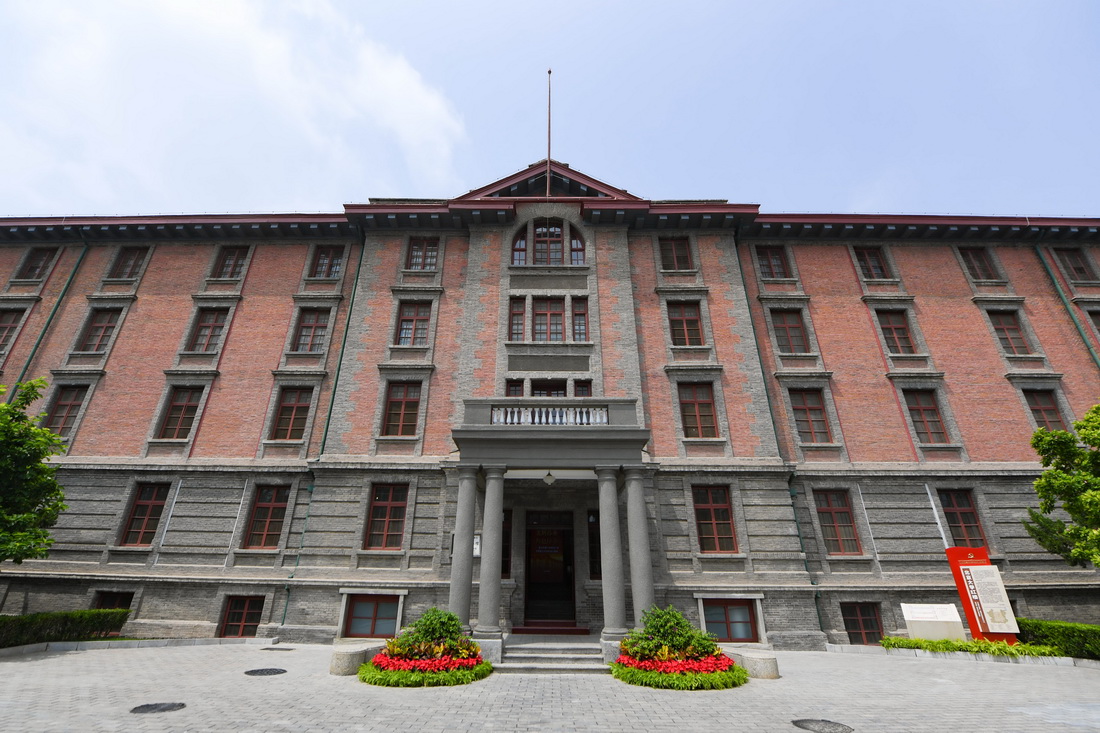 這是6月26日拍攝的修葺一新的北大紅樓。新華社記者 謝晗 攝